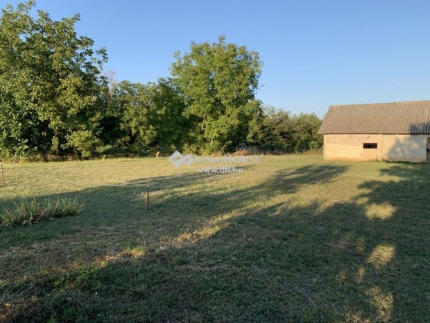 Koz�rmislenyi elad� 2162 nm-es telek