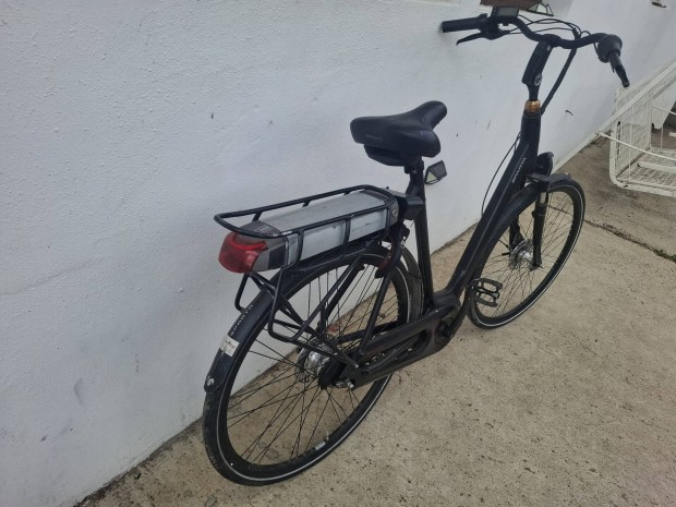 Középmotoros elektromos kerékpár.