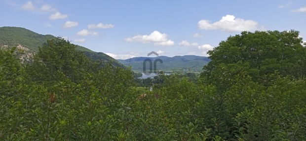 K�zm�ves �p�t�si telek p�ratlan panor�m�val D�m�s�n