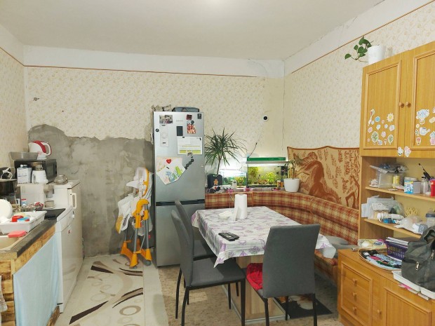 K�zpont k�zeli, 3 szob�s csal�di h�z elad� B�lcsk�n!