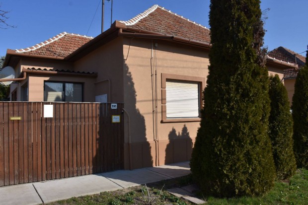 K�zponthoz k�zel, 2 szob�s csal�di h�z, fel�j�tott �llapotban elad�!