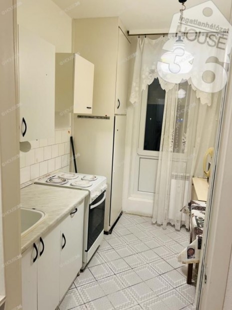 K�zponthoz k�zeli 1,5 szob�s lak�s Szeksz�rdon elad�!