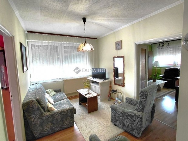 K�zponthoz k�zeli csal�di h�z