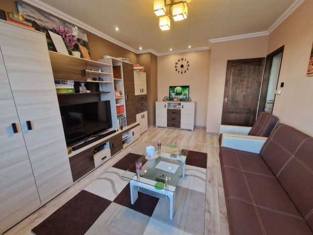 K�zponti elhelyezked�s, azonnal k�lt�zhet� otthon Tat�n!