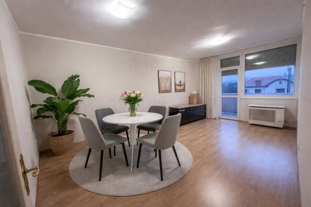 K�zponti elhelyezked�s, nyugalom, azonnali k�lt�z�s  M�ron most