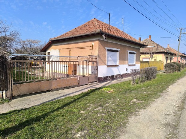 K�zponti helyen elad� 