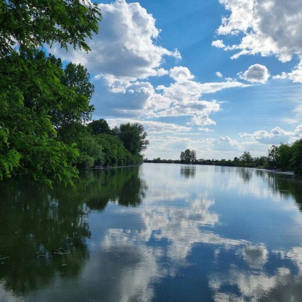 K�zvetlen v�zparti horg�sztelek elad�!