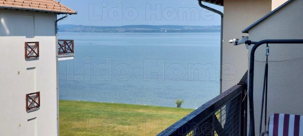 Kzvetlen vzparti laks Balatonszdn!