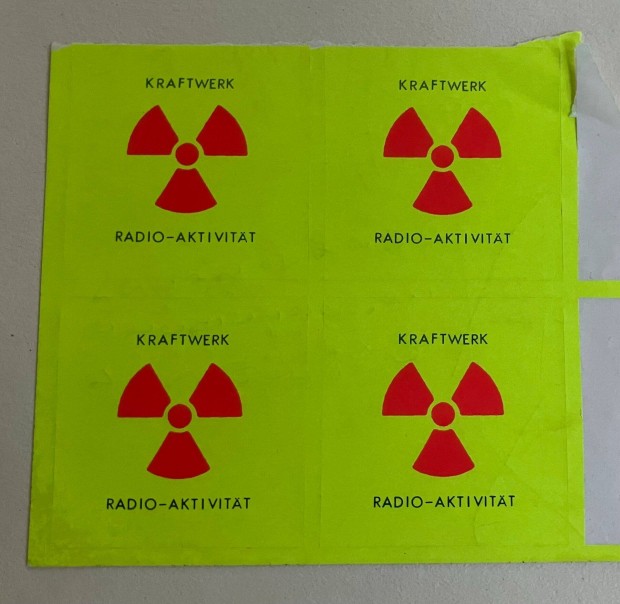 Kraftwerk - Radio-Aktivitt (nmet, 1975 + 4 db sticker)