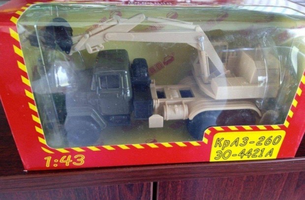 Kraz 260 markolo EO-4421A kisauto modell 1/43 Elad