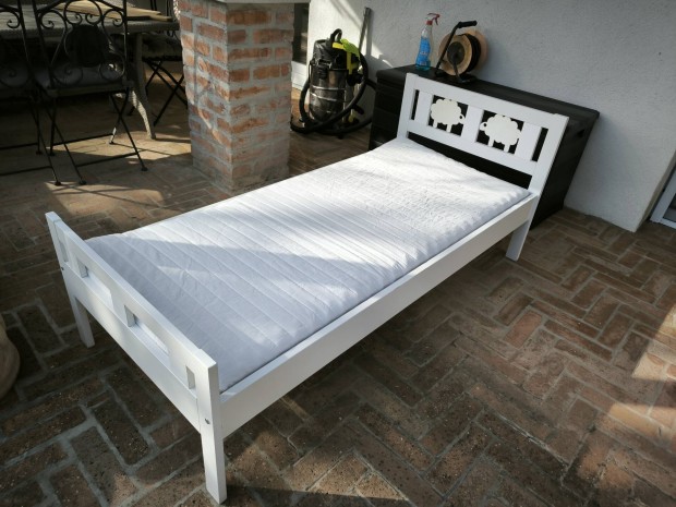 Kritter Ikea gyerekágy ágyráccsal, matraccal eladó.