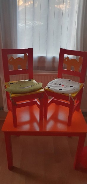 Kritter asztal+szkek