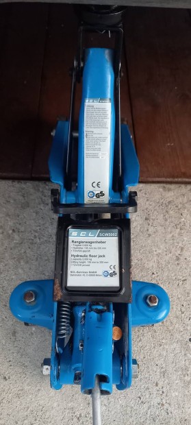 Krokodil emel�. Aut� emel�.