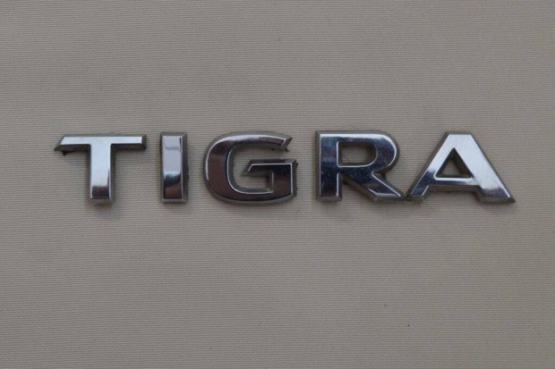 Króm Opel Tigra TT felirat