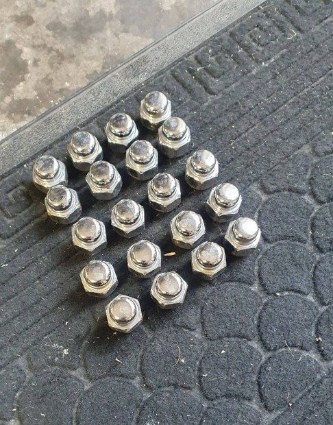 Kr�mozott Mazda ker�kanya