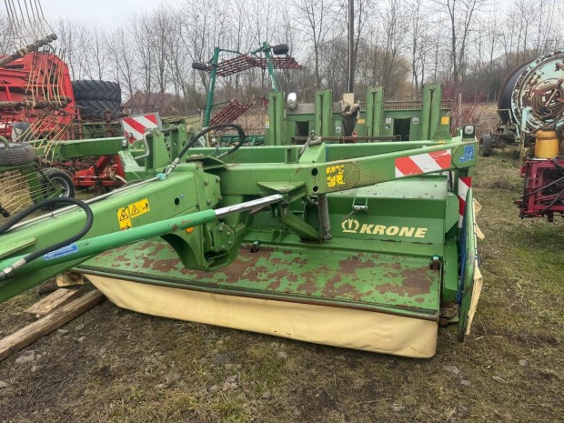 Krone AMT 3200 CV , Vontatott Kasza Szársértővel