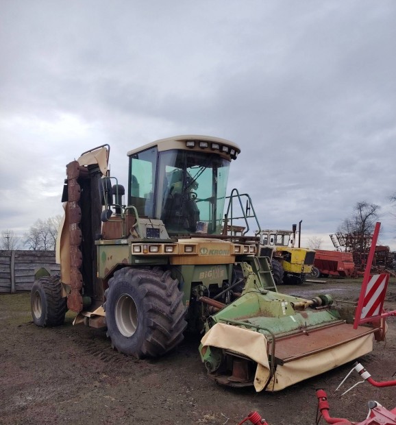 Krone Big M II. 2005-�s �vj�rat� f�kasza+3 db sz�rz�z� adapter