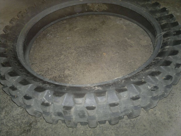 Krossz 18 collos k�lso gumi