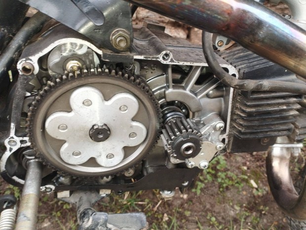 Krossz kismotor alkatr�szek