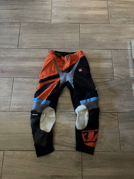 Krossz motoros ruha+ kiegsztk