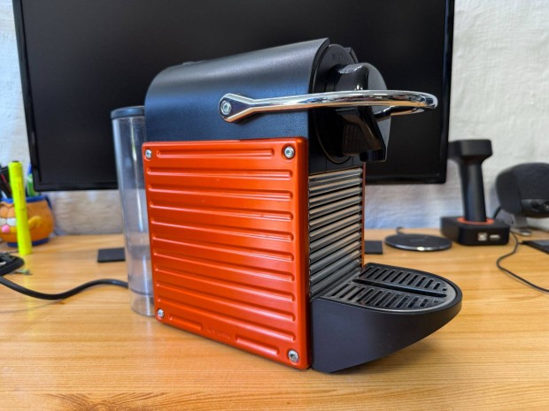 Krups Nespresso Pixie kapszulás kávéfőző