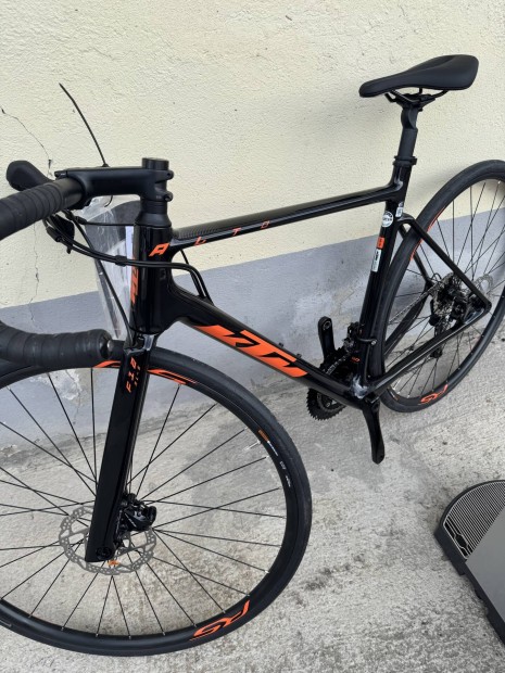 Ktm relevator alto karbon  105 shimano disc -s-mret-uj