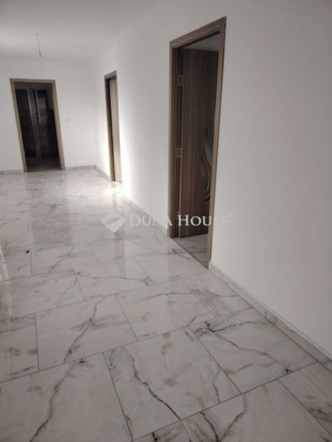 K�bekh�zai 98 nm-es h�z elad�