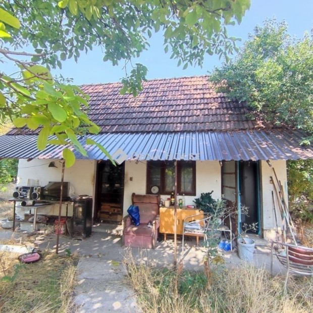 K�bekh�zai elad� 64 nm-es h�z