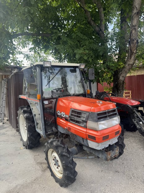 Kubkta 25 le 4x4 irányváltos szervos japan traktor
