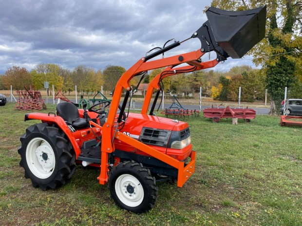 Kubota 25LE 4Új Gumi japán traktor kistraktor Ingyenes Szállítás