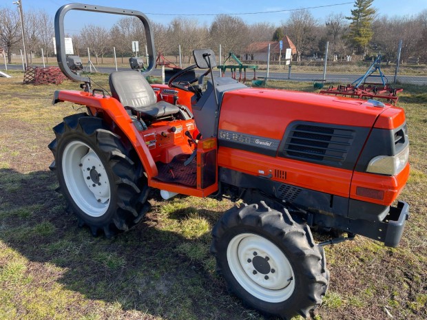 Kubota 26LE japn traktor yanmar iseki goldoni carraro agt same john