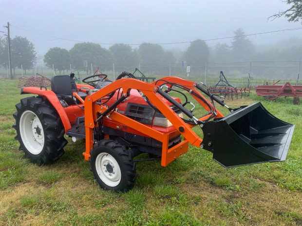 Kubota 27LE japán traktor yanmar iseki goldoni carraro agt mitsubishi