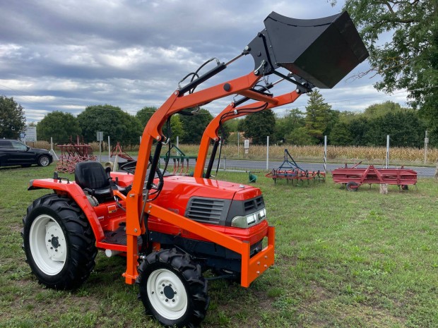 Kubota 30LE japn traktor kistraktor Ingyenes Szllts kerti gp