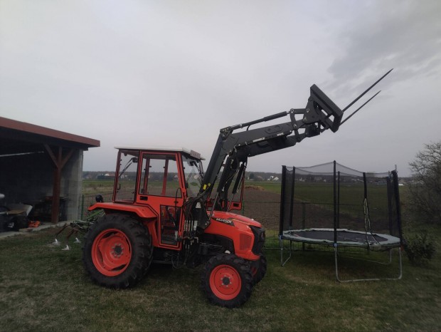 Kubota 4501 traktor homlokrakodval fthet flkvel blatskvel 