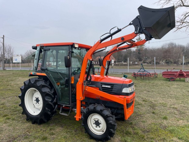 Kubota 46LE Vmax26km/h Powershift jap�n traktor kistraktor Ingy Sz�ll