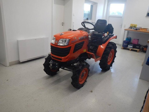 Kubota B1620 StVO kistraktor keskeny nyomtv traktor