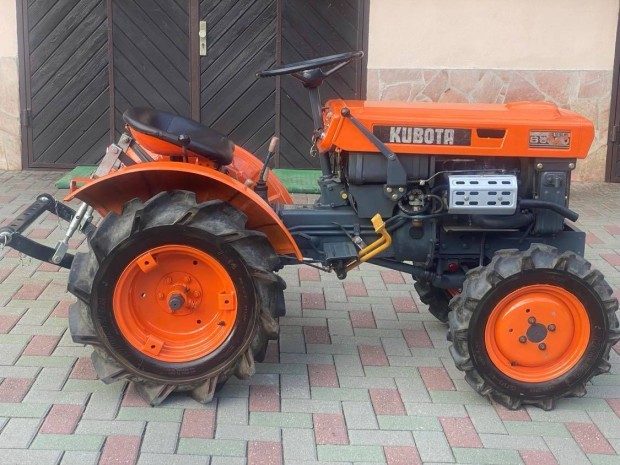 Kubota B6000 japn kistraktor, 11 LE, 4WD + talajmar