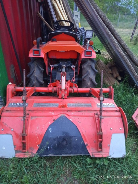 Kubota B-40 traktor