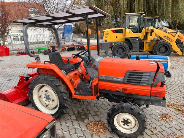 Kubota GL200 japn kistraktor + Bagodi Bvz125