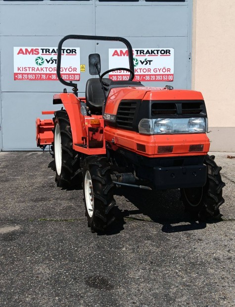 Kubota GL200 összkerekes, szervós 20 LE traktor, gyári talajmaróval