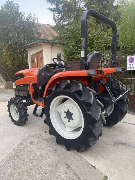 Kubota KL265 27LE 2008-as ir�nyv�lt� rendsz�m h�zhoz sz�ll�t�s