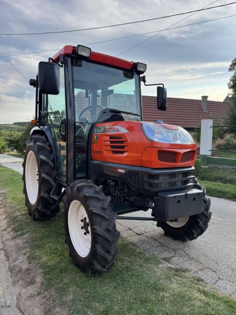 Kubota KT30 Eredeti Festés Jéghideg Klíma Rendszám