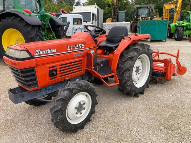 Kubota L1-255DT 25 lers Japn kistraktor talajmarval elad