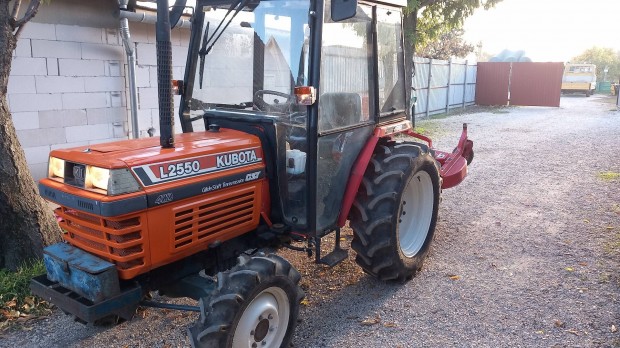 Kubota L2550