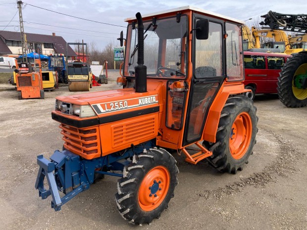 Kubota L2550 flks 30 lers mszakiztathat Japn kistraktor elad