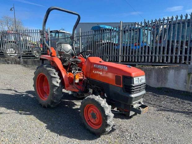 Kubota L3200