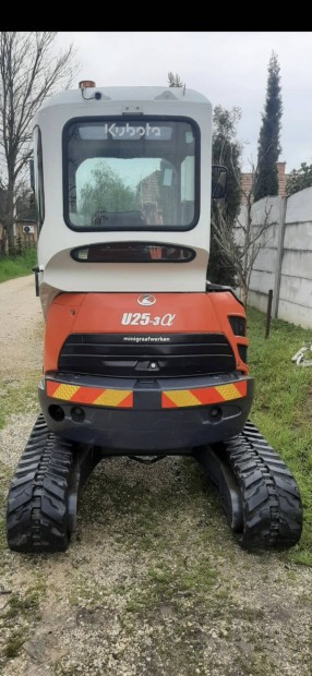 Kubota U25-3      