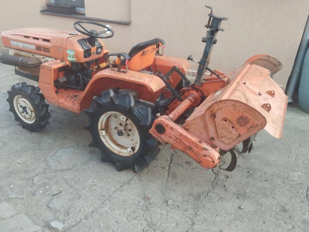 Kubota ZB 1400 Traktor talajmarval elad