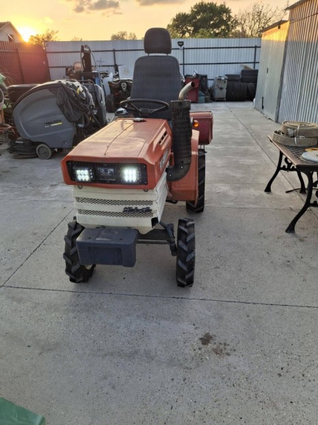 Kubota b1200 traktor 3hengeres diesel hátsókerék hajtás ,difizár