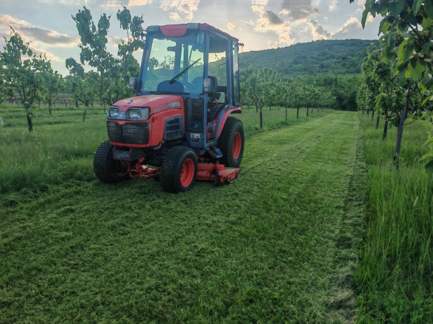 Kubota fűnyírótraktor 4x4 kardán hidraulika dízel